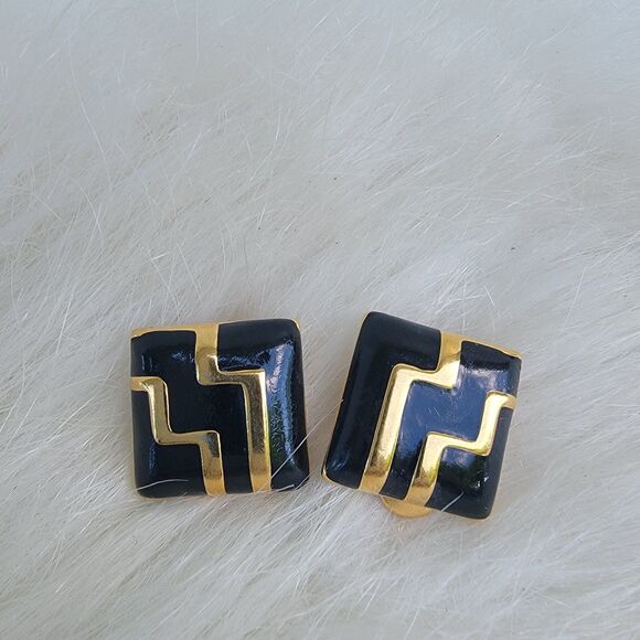 MONET Vintage Gold Tone Black Enamel Round Clip Earrings Signed - Picture 3 of 4